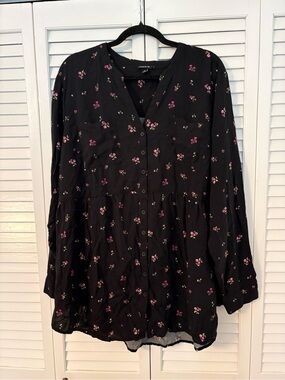 torrid Black Floral Button-Front Top with floral Pink Accents
